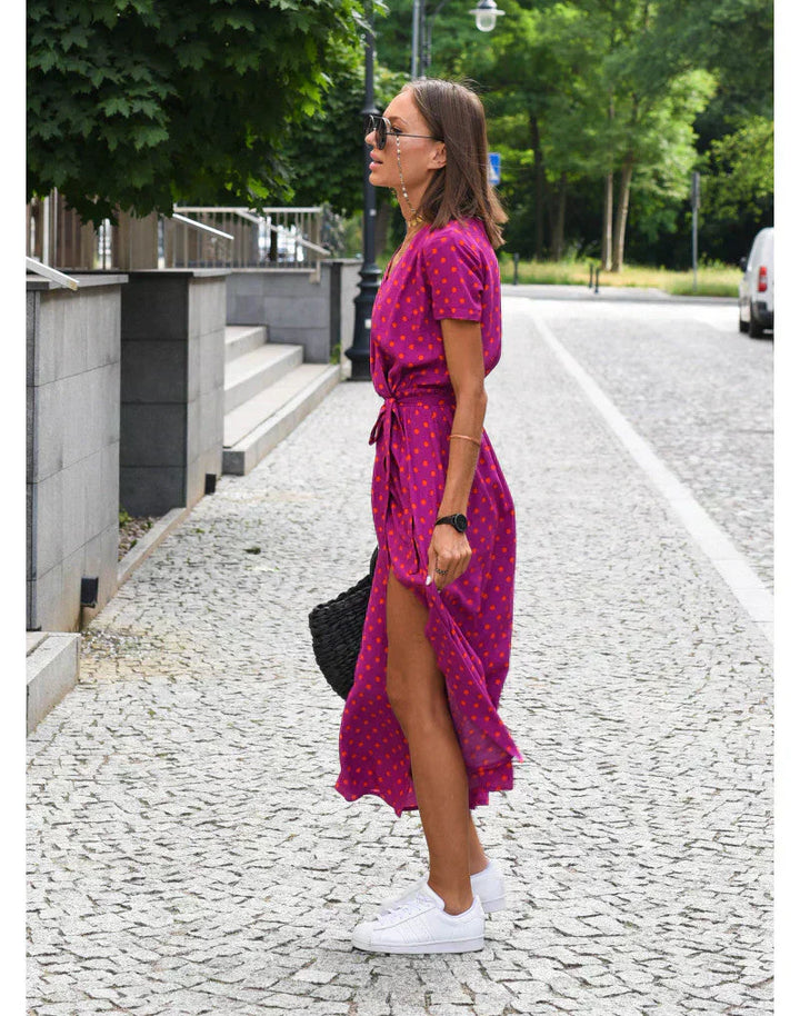 Julia - Elegant Dress with V-Neck and Shaping Fit