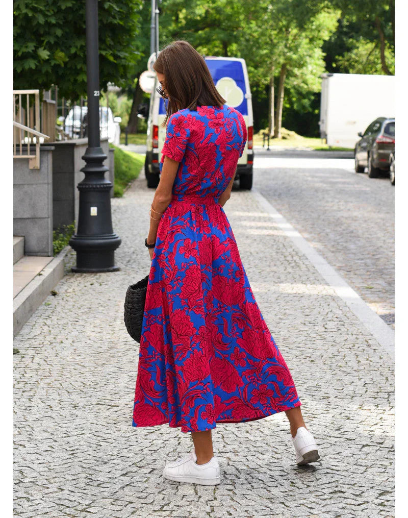 Julia - Elegant Dress with V-Neck and Shaping Fit