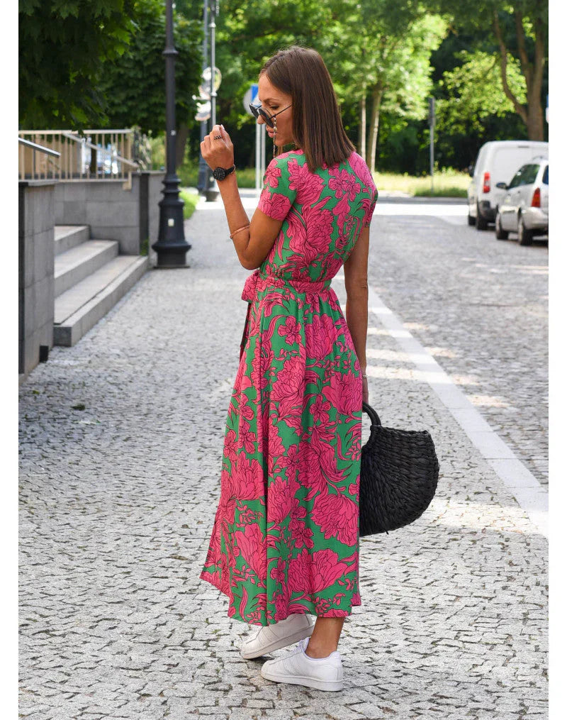 Julia - Elegant Dress with V-Neck and Shaping Fit