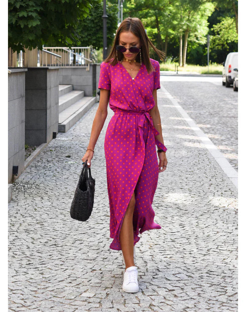 Julia - Elegant Dress with V-Neck and Shaping Fit