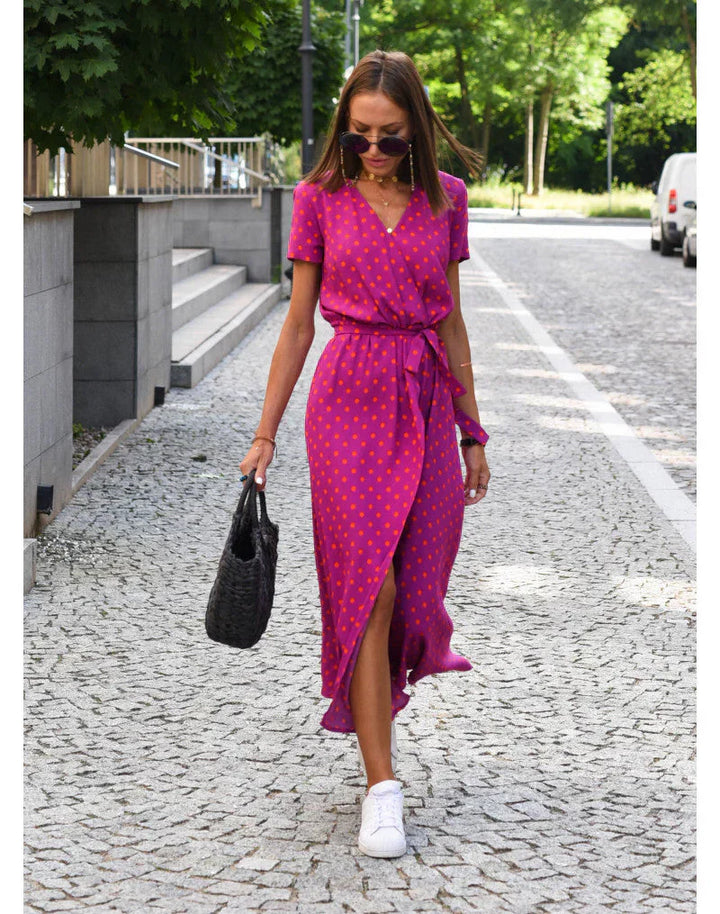 Julia - Elegant Dress with V-Neck and Shaping Fit