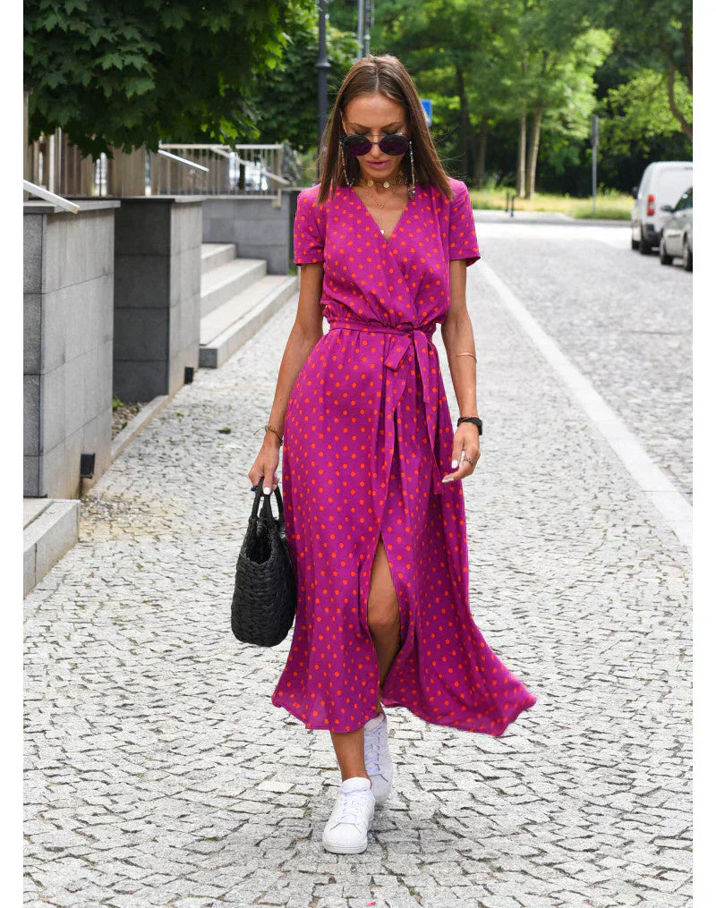 Julia - Elegant Dress with V-Neck and Shaping Fit