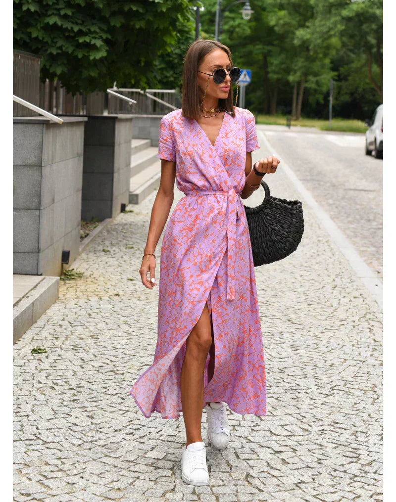 Julia - Elegant Dress with V-Neck and Shaping Fit
