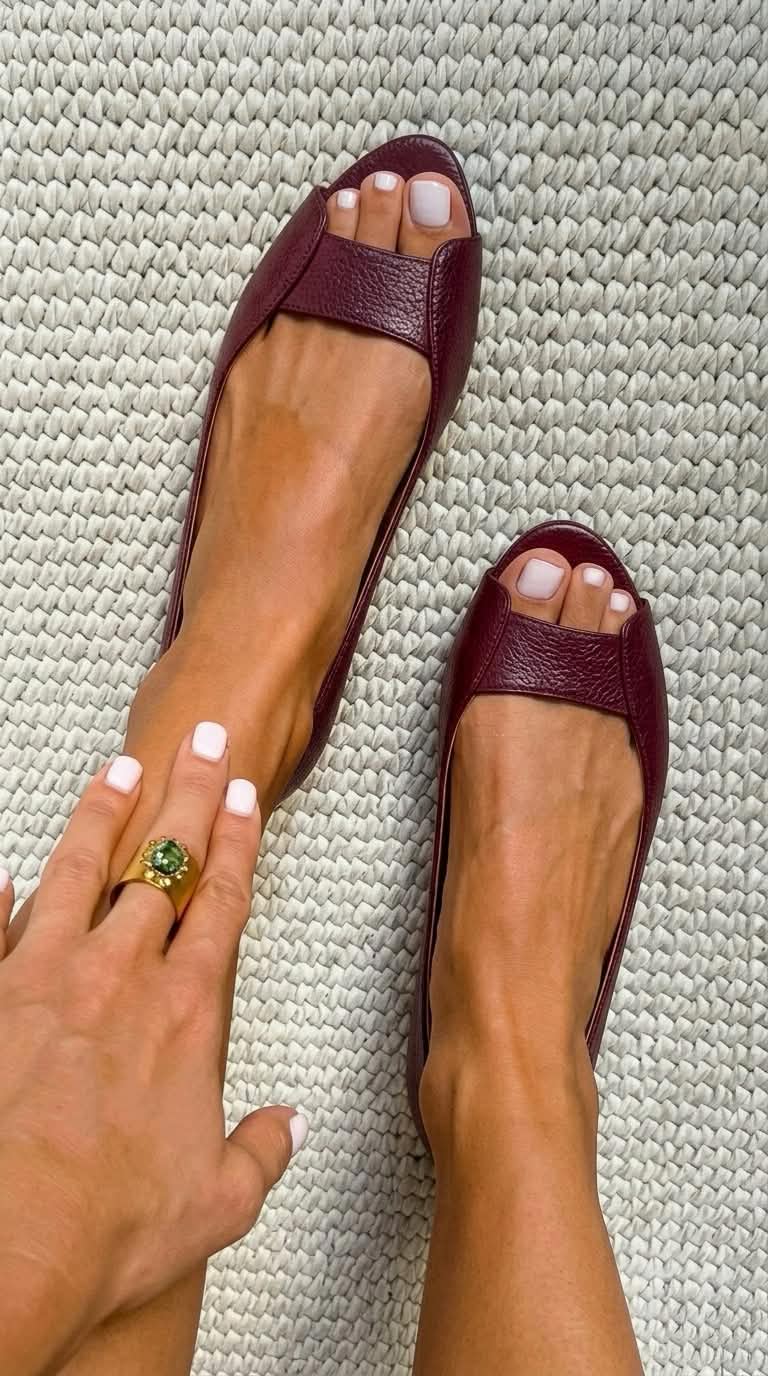 ADELINA | COMFORTABLE AND ELEGANT GOLDEN SANDALS