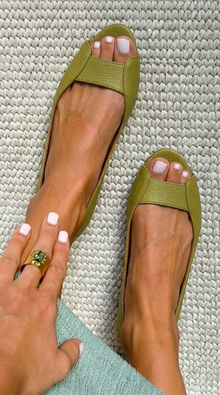ADELINA | COMFORTABLE AND ELEGANT GOLDEN SANDALS