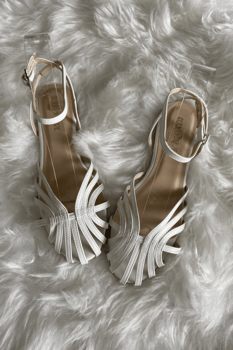 VICTORIA | GOLDEN SANDALS ADORNED WITH JEWEL DETAILS