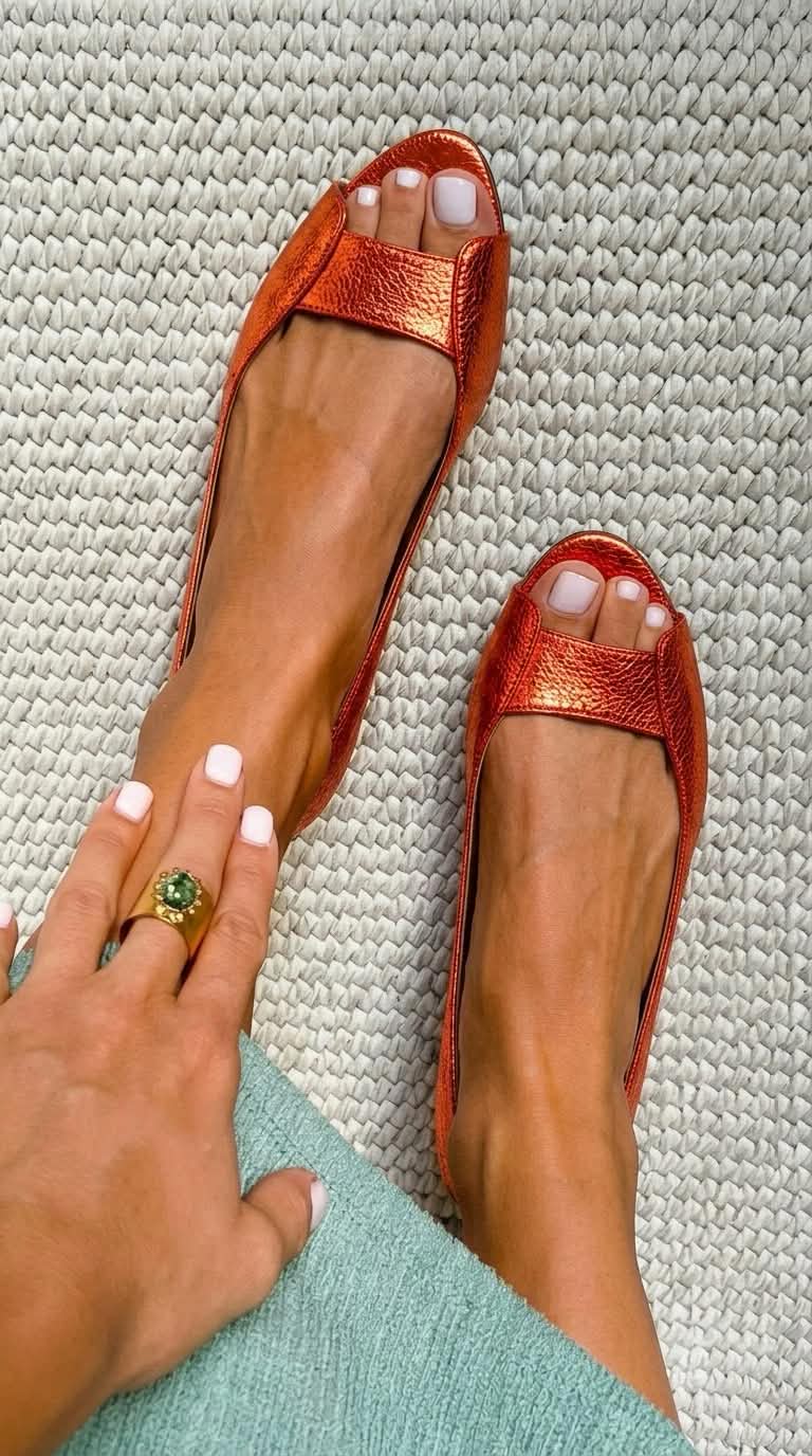 ADELINA | COMFORTABLE AND ELEGANT GOLDEN SANDALS