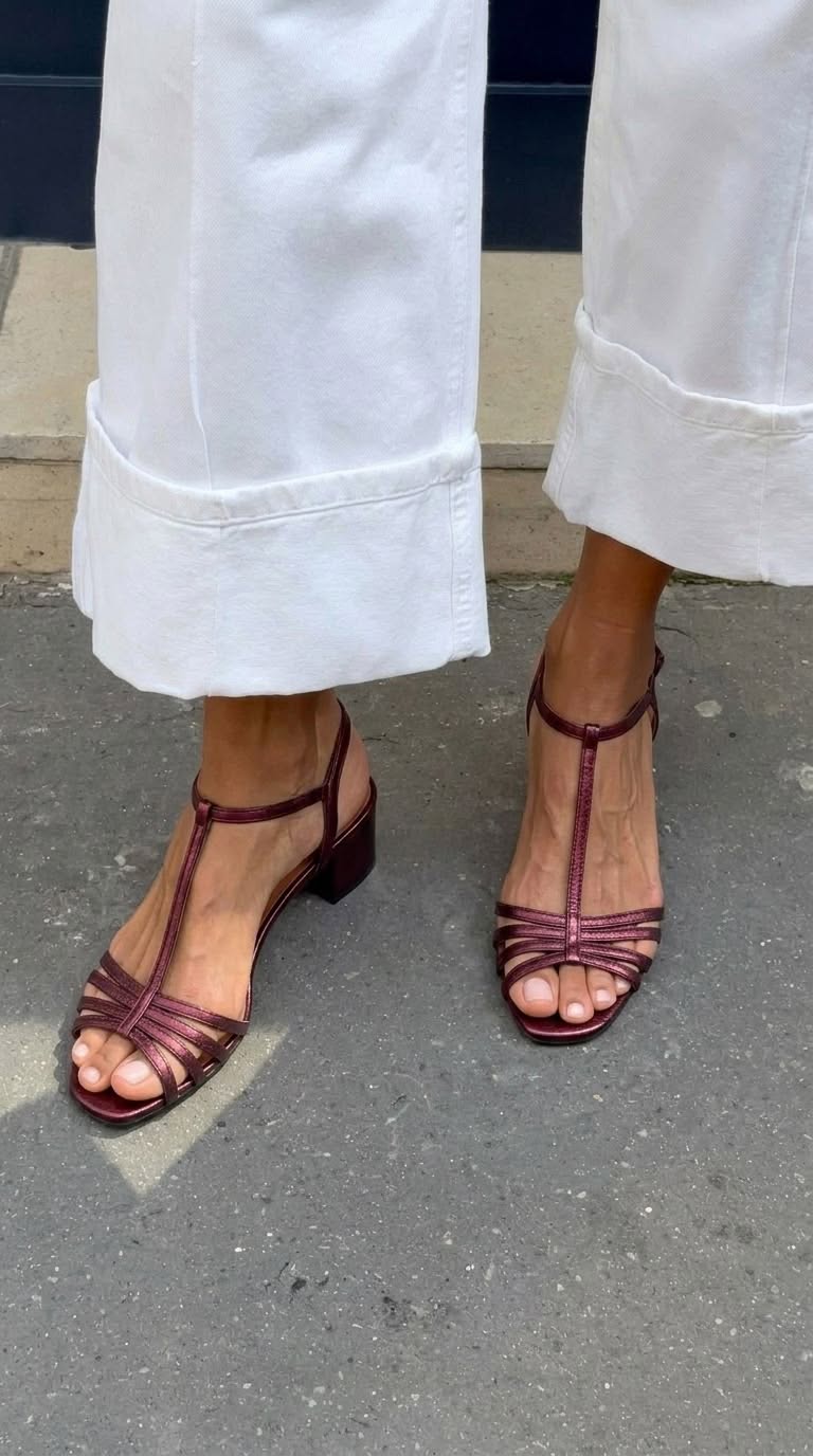 ALEGRE | GOLDEN SANDALS: EVERYDAY ELEGANCE